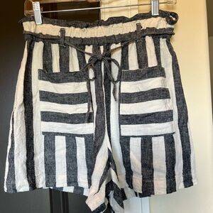 🩶🩶 Who What Wear Gray & Cream Crosswalk Striped Linen Shorts